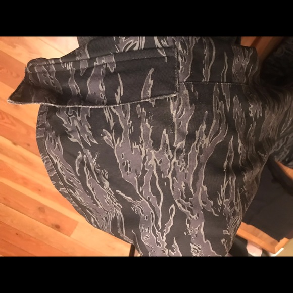 Volcom boys snow pants. Size medium. - Picture 5 of 5